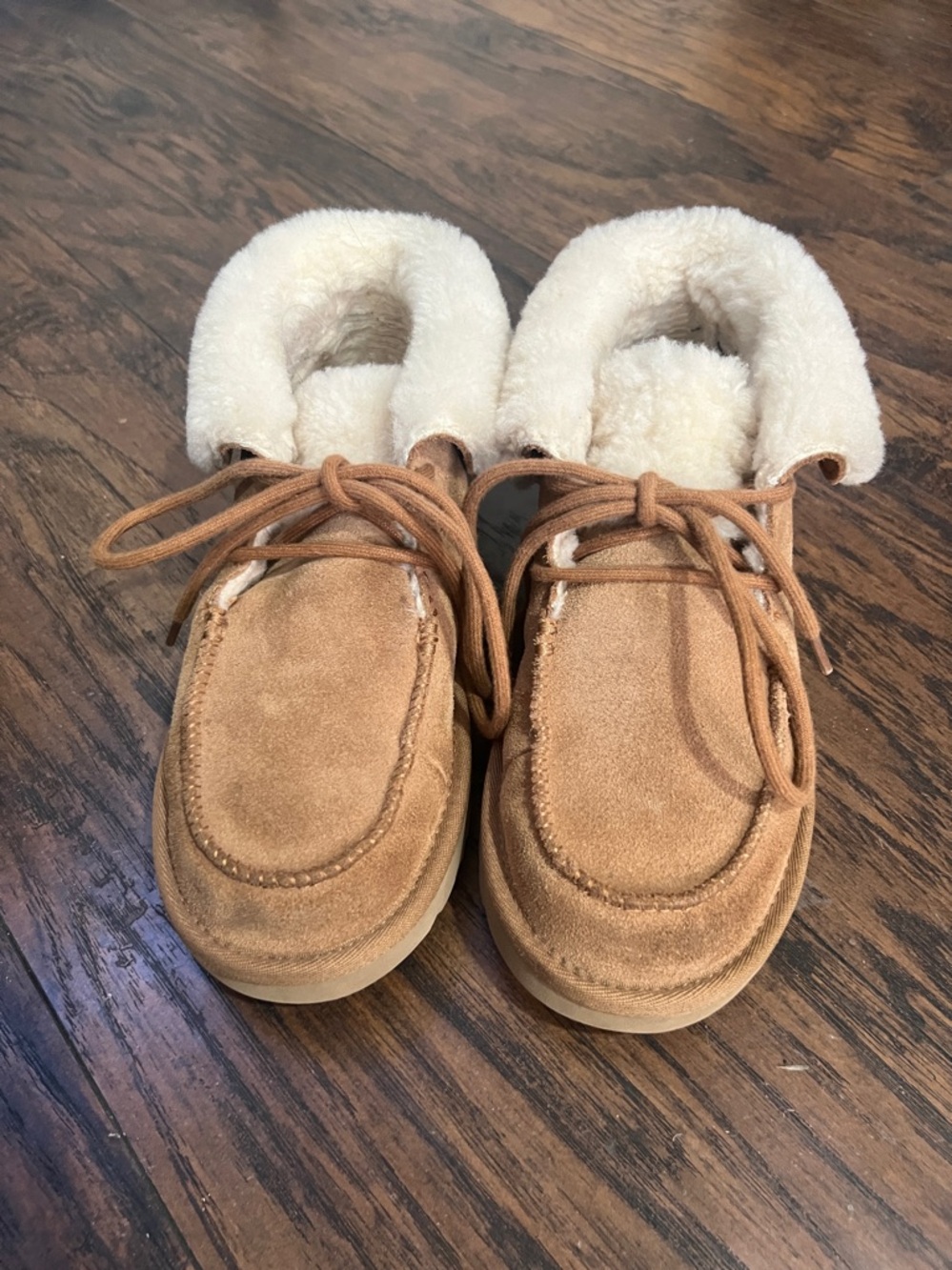 UGG woman’s Diara suede cuff lace up boot size 7 excellent condition. - Picture 2 of 7